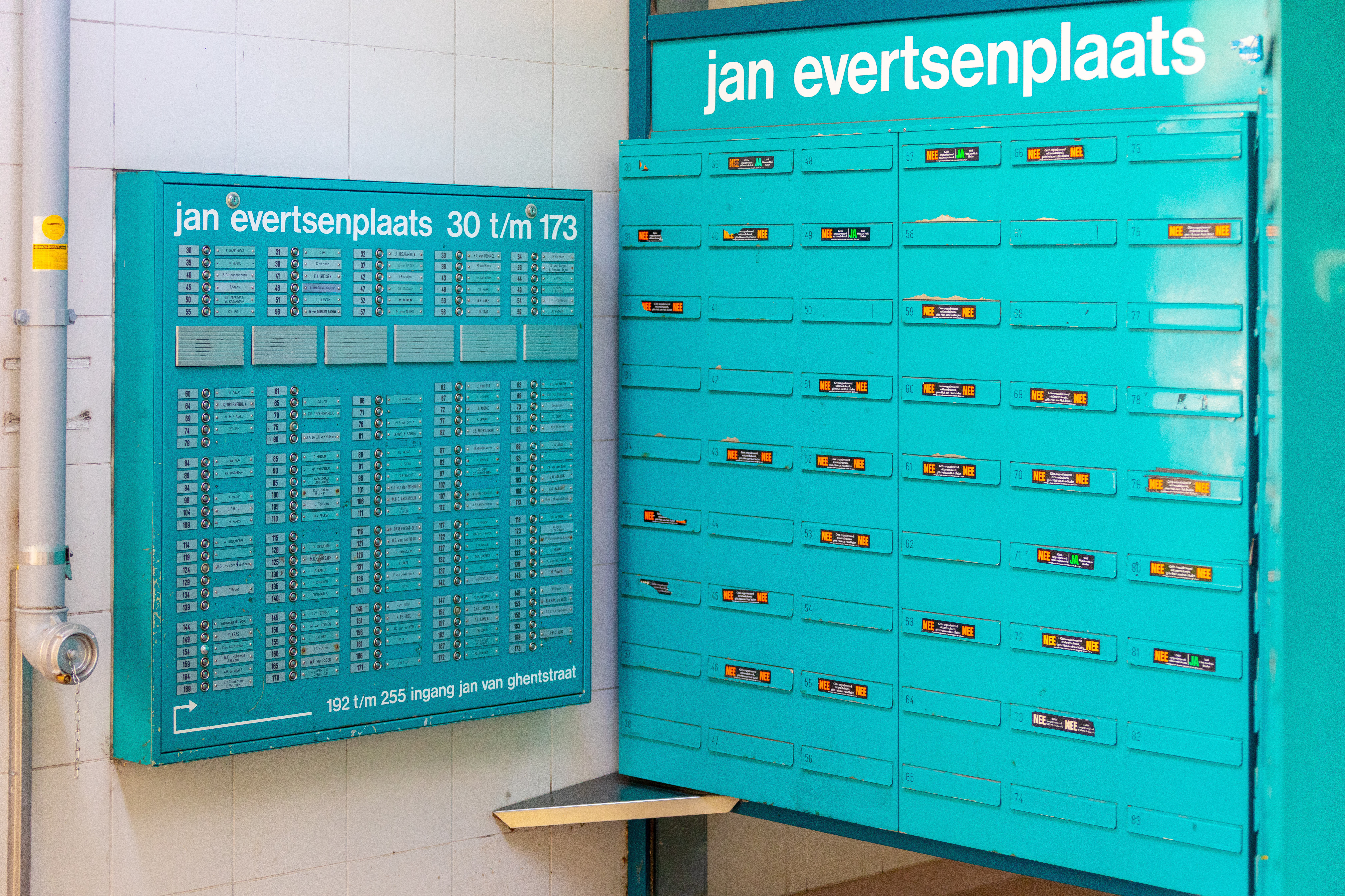Türkise Briefkästen in den Niederlanden